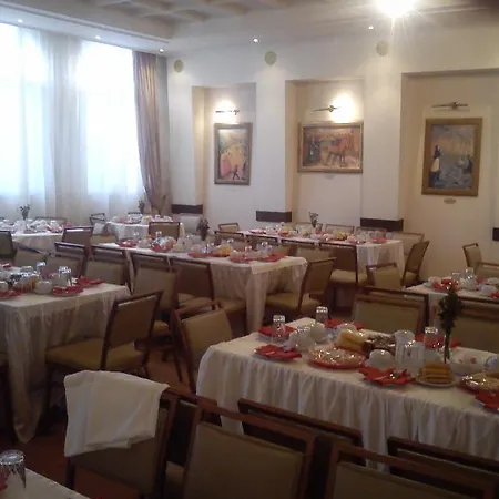 Sparta Inn Hotel 2*